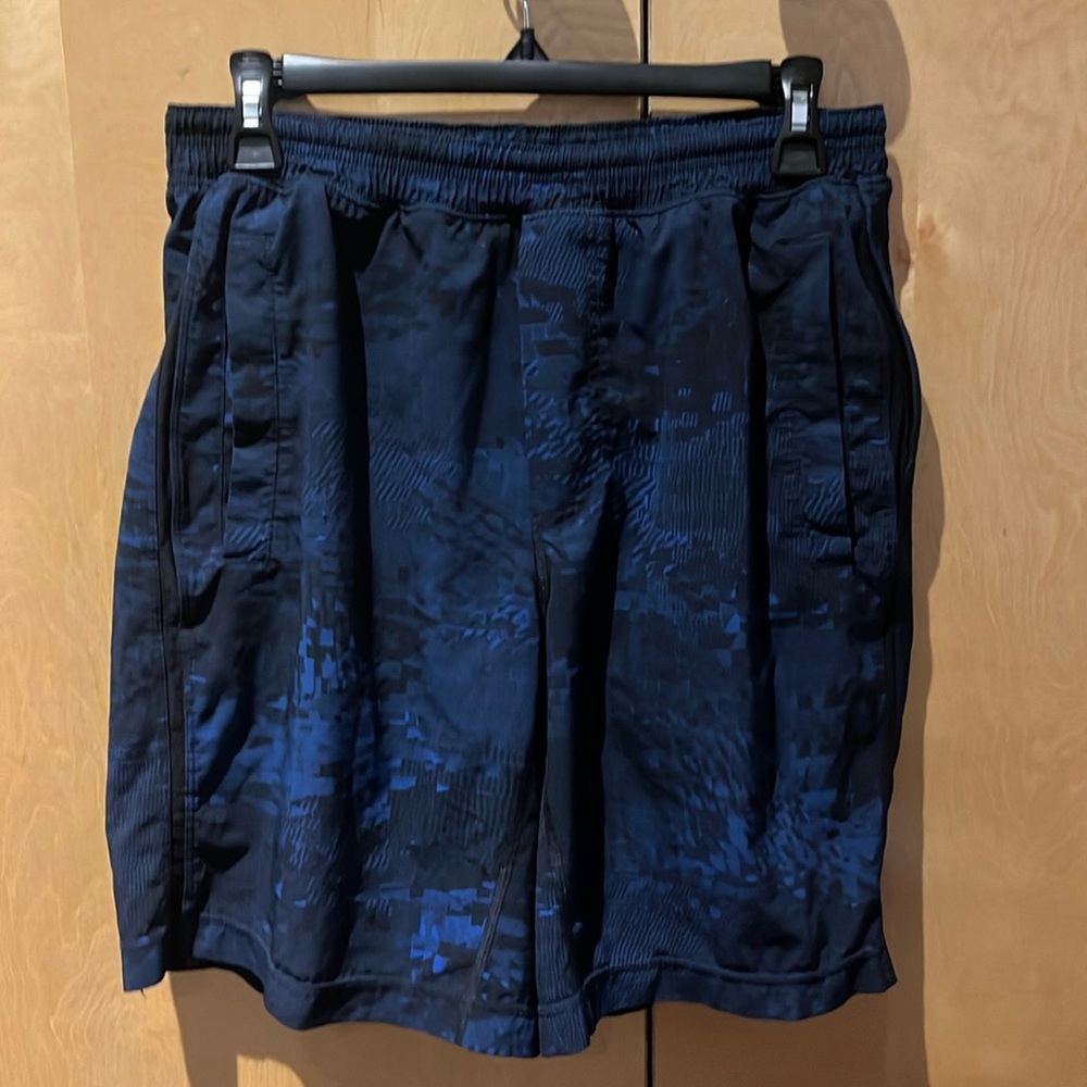 Lululemon men’s pace breaker lined shorts 9 inch